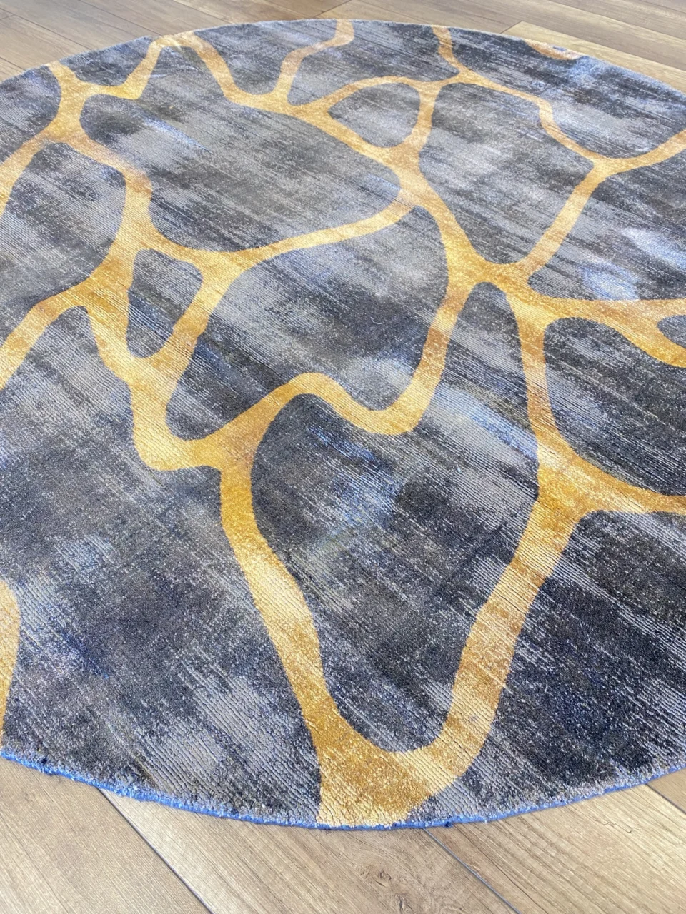 Modern Abstract Round Gray/Gold