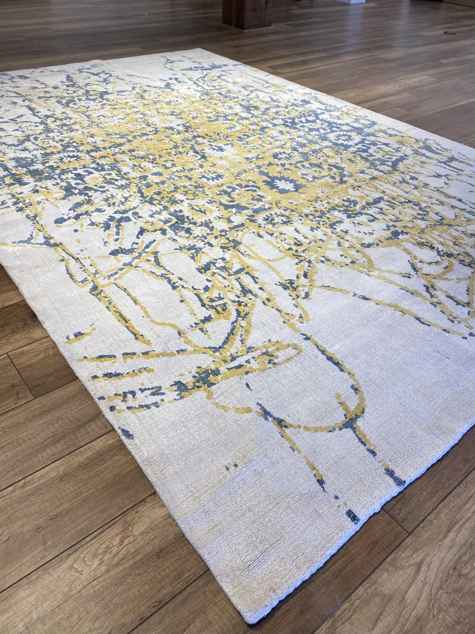 Modern Abstract Ivory/Gold Distressed