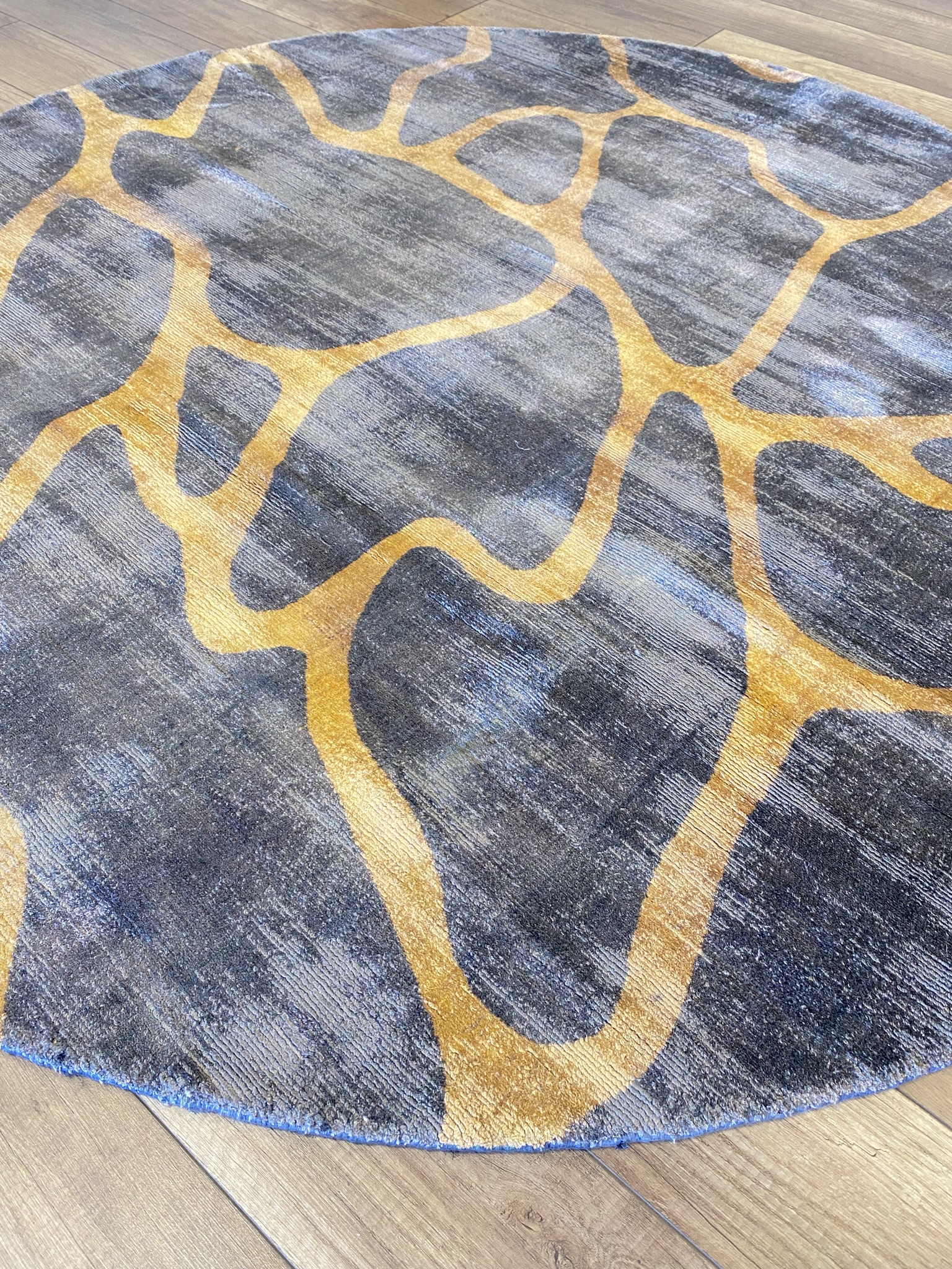 Modern Abstract Round Gray/Gold